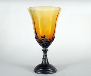 HONEY SAGRADA FAMÍLIA, GOBLET, AMBER GLASS AND PEWTER - HISTORICAL GLASS{% if kategorie.adresa_nazvy[0] != zbozi.kategorie.nazev %} - CERAMICS, GLASS{% endif %}