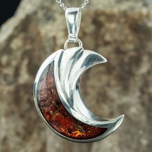 LUNA, PENDANT, BALTIC AMBER, SILVER - AMBER JEWELRY{% if kategorie.adresa_nazvy[0] != zbozi.kategorie.nazev %} - SILVER JEWELLERY{% endif %}