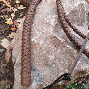 BRAIDED LEATHER COW WHIP, BROWN - KEYCHAINS, WHIPS, OTHER{% if kategorie.adresa_nazvy[0] != zbozi.kategorie.nazev %} - LEATHER PRODUCTS{% endif %}