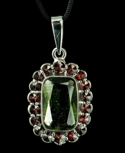 MERCURY, CZECH MOLDAVITE,  GARNET, SILVER PENDANT - MOLDAVITES, CZECH{% if kategorie.adresa_nazvy[0] != zbozi.kategorie.nazev %} - SILVER JEWELLERY{% endif %}