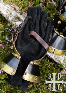 Gantelets type sablier, Milan, env. 1370, acier d'env. 1,6 mm, noirci