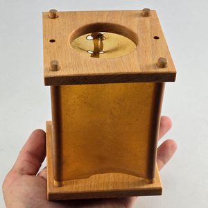 Lanterne historique - bois, parchemin, réplique décorative