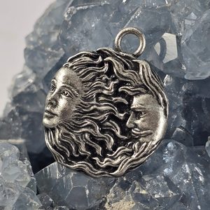 Coniunctio, Mond und Sonne, Anhänger, Zink