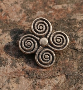 SUN BROOCH, HALLSTATT CULTURE - COSTUME BROOCHES, FIBULAE{% if kategorie.adresa_nazvy[0] != zbozi.kategorie.nazev %} - JEWELLERY - BRONZE, ZINC{% endif %}