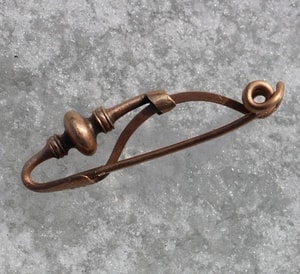 CELTIC BROOCH, FIBULA, LA TENE, BRONZE XXII - COSTUME BROOCHES, FIBULAE{% if kategorie.adresa_nazvy[0] != zbozi.kategorie.nazev %} - JEWELLERY - BRONZE, ZINC{% endif %}