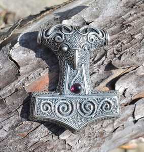 SCANIA RÉPLIQUE D'UN MARTEAU DE THOR, ARGENT 925 À GRENAT. - PENDENTIFS{% if kategorie.adresa_nazvy[0] != zbozi.kategorie.nazev %} - BIJOUX EN ARGENT{% endif %}