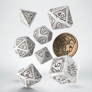 THE WITCHER DICE SET GERALT THE WHITE WOLF (7) - THE WITCHER  - ZAKLÍNAČ{% if kategorie.adresa_nazvy[0] != zbozi.kategorie.nazev %} - PRODUITS SOUS LICENCE – FILMS, JEUX, SÉRIES{% endif %}