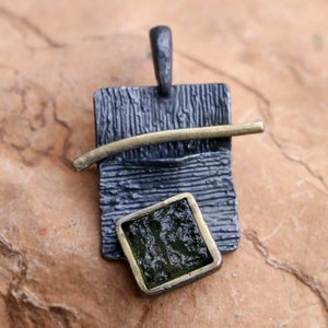 OASIS SILVER PENDANT WITH MOLDAVITE, GOLD PLATED - MOLDAVITE{% if kategorie.adresa_nazvy[0] != zbozi.kategorie.nazev %} - SILBER SCHMUCKSTÜCKE{% endif %}