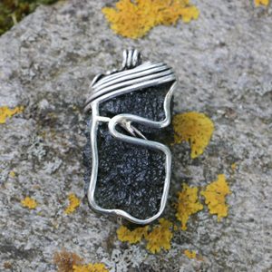 LESANA CZECH MOLDAVITE STERLING SILVER PENDANT - MOLDAVITES, TEKTITES{% if kategorie.adresa_nazvy[0] != zbozi.kategorie.nazev %} - MOLDAVITES, MINERALS, FOSSILS{% endif %}