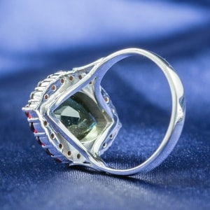 CAMBRIA, CZECH MOLDAVITE, GARNET, SILVER RING - MOLDAVITES, CZECH{% if kategorie.adresa_nazvy[0] != zbozi.kategorie.nazev %} - SILVER JEWELLERY{% endif %}