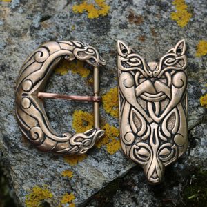 FENRIR BORRE STYLE - BELT BUCKLE AND STRAP END, BRONZE - BELT ACCESSORIES{% if kategorie.adresa_nazvy[0] != zbozi.kategorie.nazev %} - LEDERPRODUKTE{% endif %}