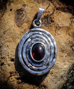 AGARA, pendant, sterling silver, garnet