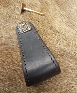 CELTICA, LEATHER FURNITURE HANDLE, DARK BROWN - KEYCHAINS, WHIPS, OTHER{% if kategorie.adresa_nazvy[0] != zbozi.kategorie.nazev %} - LEATHER PRODUCTS{% endif %}