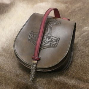 MJÖLLNIR, WIKINGER-LEDERTASCHE - TASCHEN{% if kategorie.adresa_nazvy[0] != zbozi.kategorie.nazev %} - LEDERPRODUKTE{% endif %}