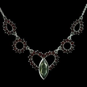 WARTA, SILVER NECKLACE, MOLDAVITE, GARNET - MOLDAVITES, CZECH{% if kategorie.adresa_nazvy[0] != zbozi.kategorie.nazev %} - SILVER JEWELLERY{% endif %}