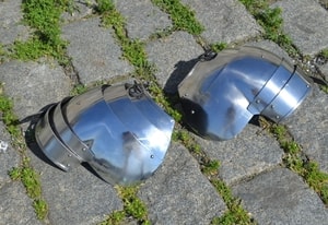 PAULDRONS, HIGHLY POLISHED, 2 MM STEEL - ARMOR PARTS{% if kategorie.adresa_nazvy[0] != zbozi.kategorie.nazev %} - ARMOUR HELMETS, SHIELDS{% endif %}