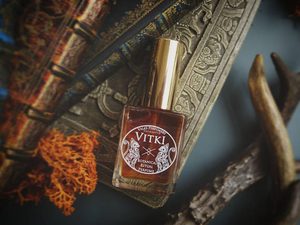 VITKI - NORSE MAGIC, NARURAL ESENCE FOR MEN - MAGICAL OILS{% if kategorie.adresa_nazvy[0] != zbozi.kategorie.nazev %} - MAGIC{% endif %}