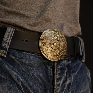 Gürtelschnalle mit Wikingerschild, Messing