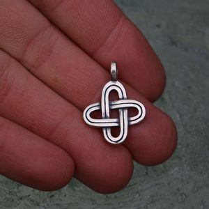 SIMPLE KNOT, SILVER PENDANT - ANHÄNGER - SCHMUCK, SILBER{% if kategorie.adresa_nazvy[0] != zbozi.kategorie.nazev %} - SILBER SCHMUCKSTÜCKE{% endif %}