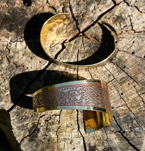 LAOISE, BRASS BANGLE, MADE IN IRELAND - CELTIC BRASS JEWELS, IMPORT FROM IRELAND{% if kategorie.adresa_nazvy[0] != zbozi.kategorie.nazev %} - JEWELLERY - BRONZE, ZINC{% endif %}