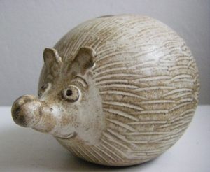 HEDGEHOG, CERAMIC MONEYBOX - TRADITIONAL CZECH CERAMICS{% if kategorie.adresa_nazvy[0] != zbozi.kategorie.nazev %} - CERAMICS, GLASS{% endif %}