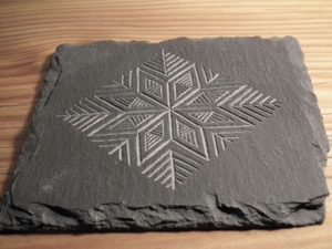 SNOWFLAKE SLATE COASTER - GARDEN DECOR{% if kategorie.adresa_nazvy[0] != zbozi.kategorie.nazev %} - SCULPTURES, GARDEN DECOR{% endif %}