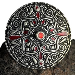 BROCHURE CELTIQUE, Auvers-sur-Oise, bronze argenté