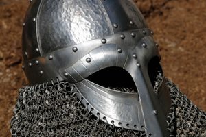 HAGBARD, CASQUE DE VIKING AVEC CAMAIL D'ARMURE - CASQUES VIKINGS ET À NASALE{% if kategorie.adresa_nazvy[0] != zbozi.kategorie.nazev %} - ARMURES ET BOUCLIERS{% endif %}