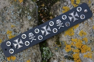 ROCKER, LEDERARMBAND XVII - LEDERARMBÄNDER{% if kategorie.adresa_nazvy[0] != zbozi.kategorie.nazev %} - LEDERPRODUKTE{% endif %}