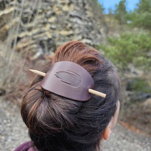 Leder-Haarspange, Trilobit, braun