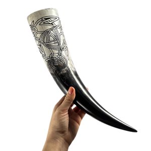 TRISKEL VIKING, decorated engraved drinking horn