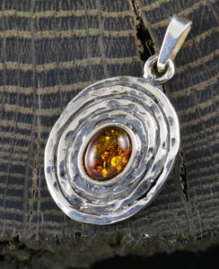 ZAIRA, AMBER PENDANT, STERLING SILVER - AMBER JEWELRY{% if kategorie.adresa_nazvy[0] != zbozi.kategorie.nazev %} - SILVER JEWELLERY{% endif %}