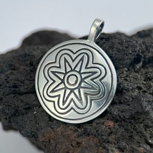BRONZE AGE SUN III, pendentif en argent