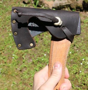 HACHE DE RANDONNÉE – CLASSIC, HULTAFORS, SWEDEN - OUTILS - PELLES, SCIES, HACHE{% if kategorie.adresa_nazvy[0] != zbozi.kategorie.nazev %} - BUSHCRAFT{% endif %}