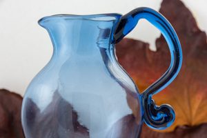 BLUE JUG, FINLAND, 17TH CENTURY - HISTORICAL GLASS{% if kategorie.adresa_nazvy[0] != zbozi.kategorie.nazev %} - CERAMICS, GLASS{% endif %}