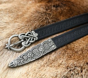 BORRE VIKING BELT EMBOSSED BLACK - BELTS{% if kategorie.adresa_nazvy[0] != zbozi.kategorie.nazev %} - LEATHER PRODUCTS{% endif %}