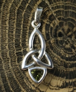 KIRA - PENDENTIF, MOLDAVITE, ARGENT - BIJOUX À MOLDAVITES TCHÈQUES{% if kategorie.adresa_nazvy[0] != zbozi.kategorie.nazev %} - BIJOUX EN ARGENT{% endif %}