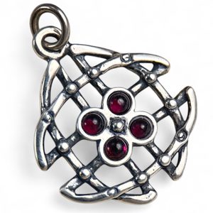 INNIS, Celtic pendant, silver garnets