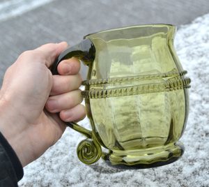Verre de bière, verte, réplique historique