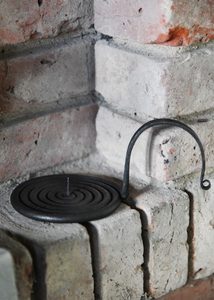 Geschmiedeter mittelalterlicher Kerzenleuchter