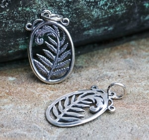 FERN, SILVER PENDANT - PENDANTS{% if kategorie.adresa_nazvy[0] != zbozi.kategorie.nazev %} - SILVER JEWELLERY{% endif %}