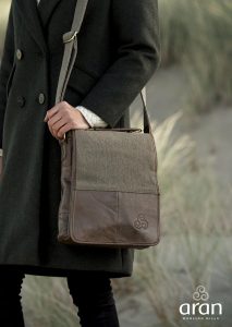 Sac en cuir en tweed irlandais d'Aran Woollen Mills
