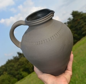 MEDIEVAL JUG, BUDWEISS, BOHEMIA, XIV. CENTURY - GESCHIRR UND TASSE{% if kategorie.adresa_nazvy[0] != zbozi.kategorie.nazev %} - KERAMIK{% endif %}