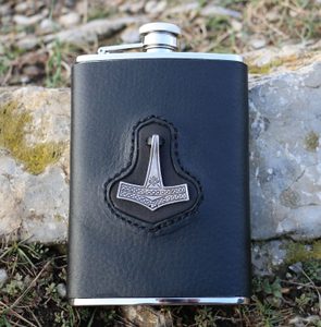 HIP FLASK, THOR'S HAMMER - BOTTLES, HIP FLASKS{% if kategorie.adresa_nazvy[0] != zbozi.kategorie.nazev %} - LEATHER PRODUCTS{% endif %}