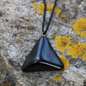 SHUNGITE - HALSKETTE - SHUNGIT{% if kategorie.adresa_nazvy[0] != zbozi.kategorie.nazev %} - MOLDAVITE, MINERALIEN, FOSSILIEN{% endif %}