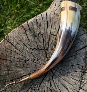 IVAR, VIKING DRINKING HORN, BRONZE FITTINGS 0.5 L - DRINKING HORNS{% if kategorie.adresa_nazvy[0] != zbozi.kategorie.nazev %} - HORN PRODUCTS{% endif %}