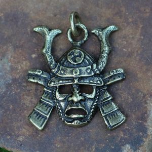 SAMURAI PENDENTIF EN ZINC - TOUS LES PENDENTIFS, NOTRE PRODUCTION{% if kategorie.adresa_nazvy[0] != zbozi.kategorie.nazev %} - BIJOUTERIE{% endif %}