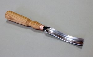 FULL-SIZE LONG BENT GOUGE SWEEP 7L (22MM) - FORGED CARVING CHISELS{% if kategorie.adresa_nazvy[0] != zbozi.kategorie.nazev %} - BUSHCRAFT, LIVING HISTORY, CRAFTS{% endif %}