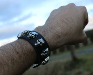 ROCKER, LEDERARMBAND X - LEDERARMBÄNDER{% if kategorie.adresa_nazvy[0] != zbozi.kategorie.nazev %} - LEDERPRODUKTE{% endif %}