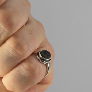 Mittelalterlicher Ring mit Moldavit, Silber Ag 925